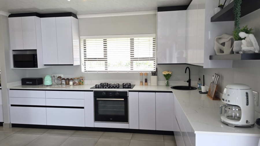 3 Bedroom Property for Sale in Island View Western Cape